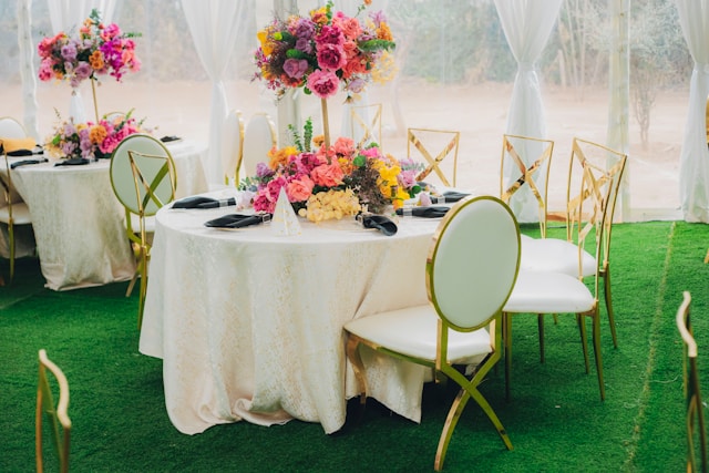 banquet table gold decor candles